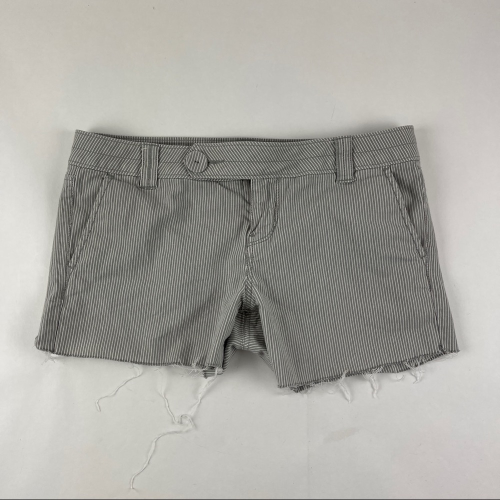 Fossil Shorts Womens Size 8 Gray Pinstriped Flat Front Cut Off
